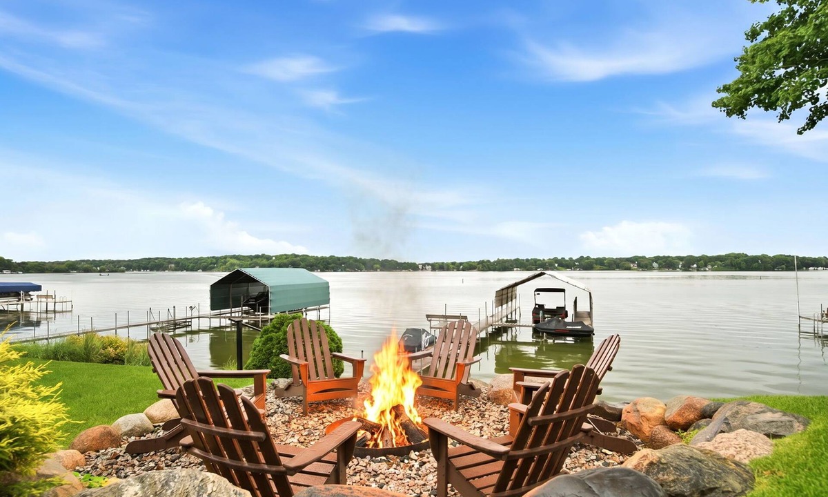 Mound House | MINNeSTAY* Lakefront Luxury