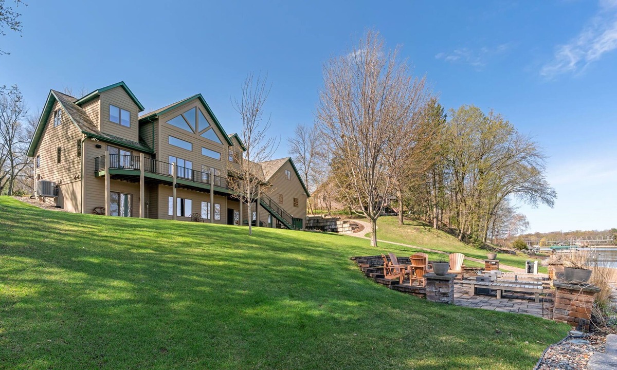 Buffalo House | MINNeSTAY* Maple Lake Chalet