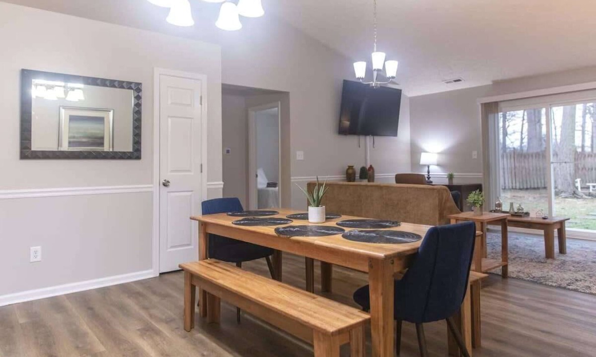 Wayne House | Mins to Park, River, Downtown! Chapel Hill Charmer