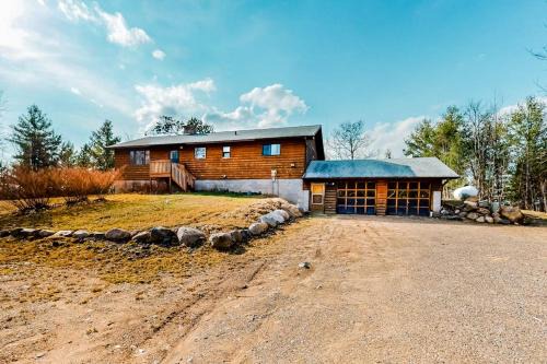 Lac du Flambeau House | Mitten Lake Retreat
