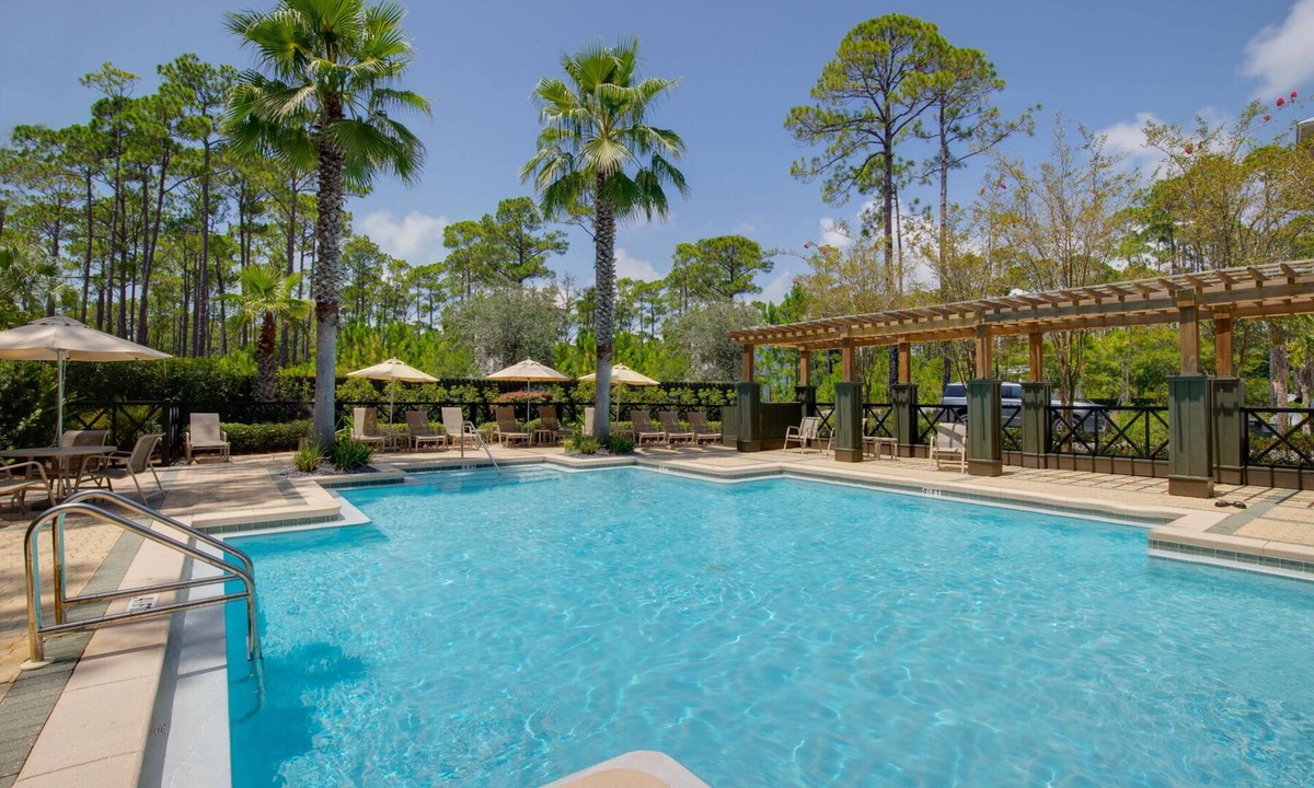 Treetop House | Mockingbird by AvantStay | Modern Design Minutes from the Beach