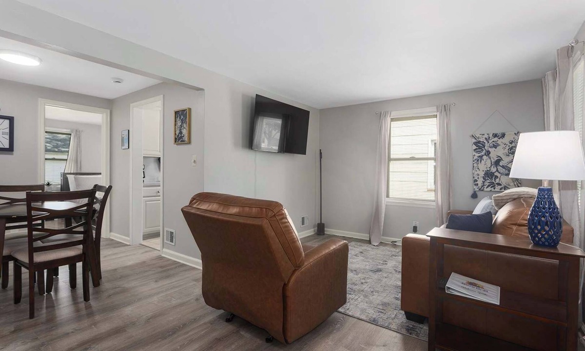 North Kansas City House | Modern 1 Bedroom Retreat in North Kansas City