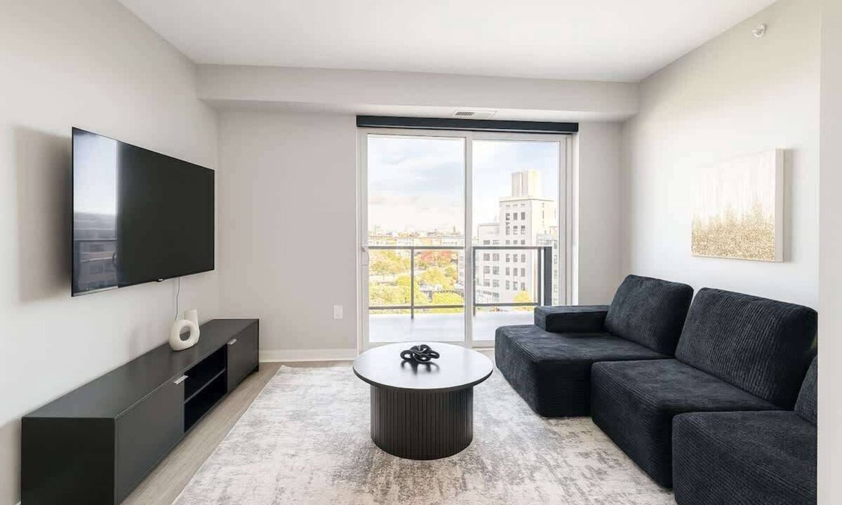 Uptown Apartment | Modern 1BR Uptown Spot Mins from Bde Maka Ska