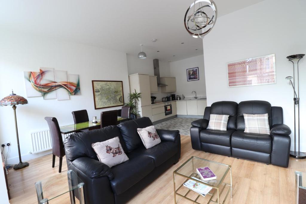 West End Apartment | Modern 2bed 2bath flat near Princes street
