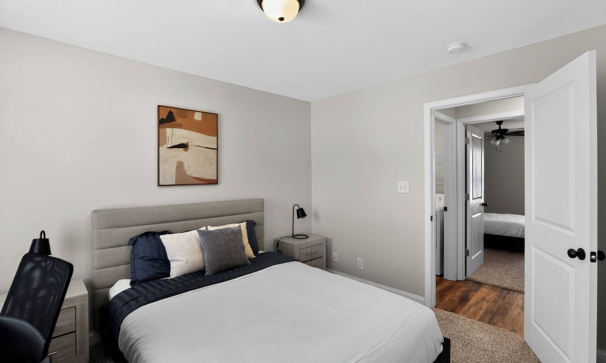 Clarksville Apartment | Modern 2br Townhome in Prime Location