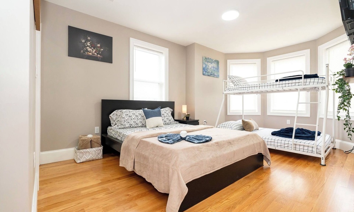 Codman Square Apartment | Modern 3BR Boston Nest Pet-Friendly Franklin Park & Red Line 558-2