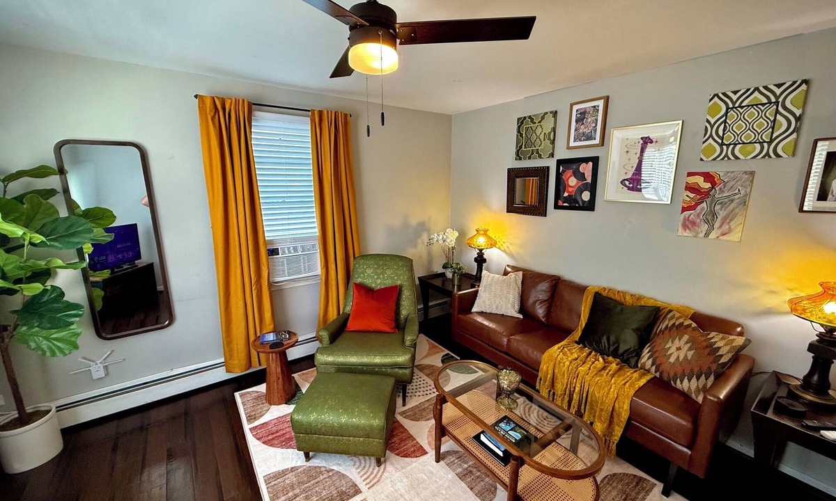 Wanskuck Apartment | Modern 3BR Dual-Unit - Two Full Kitchens & Living Areas