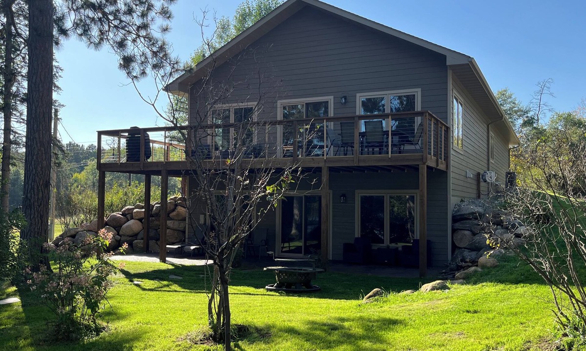 Park Rapids House | Modern 4BR Long Lake Home: Private Sauna, Heated Garage & Dock