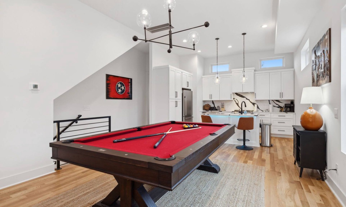 Haynes Area House | Modern and sleek unit near Downtown with billiards