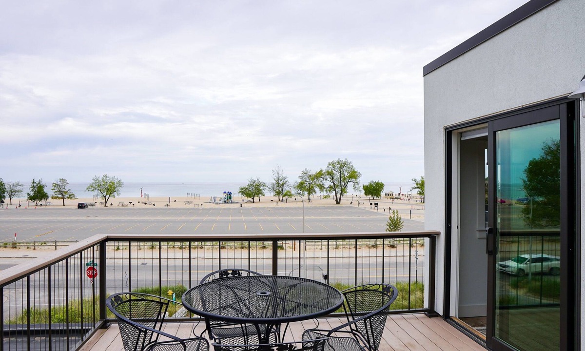 Grand Haven House | Modern Apartment directly across from Lake Michigan
