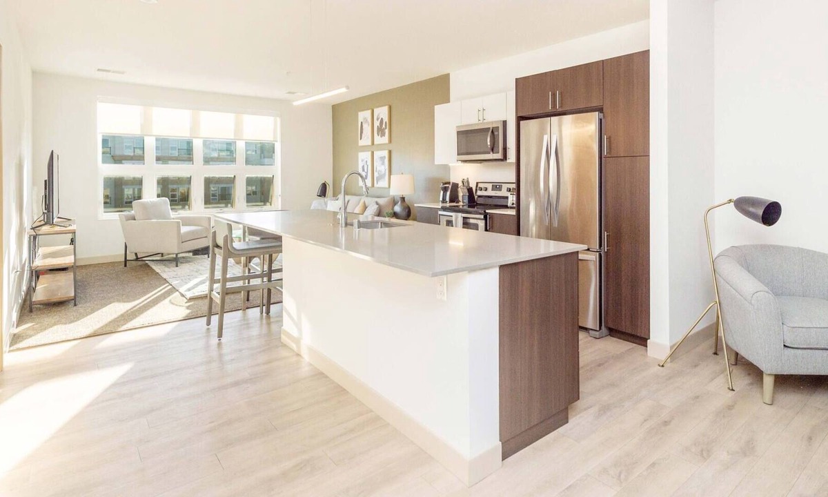 Brookfield Apartment | Modern Apartment in Prime Location (ID7511X17)