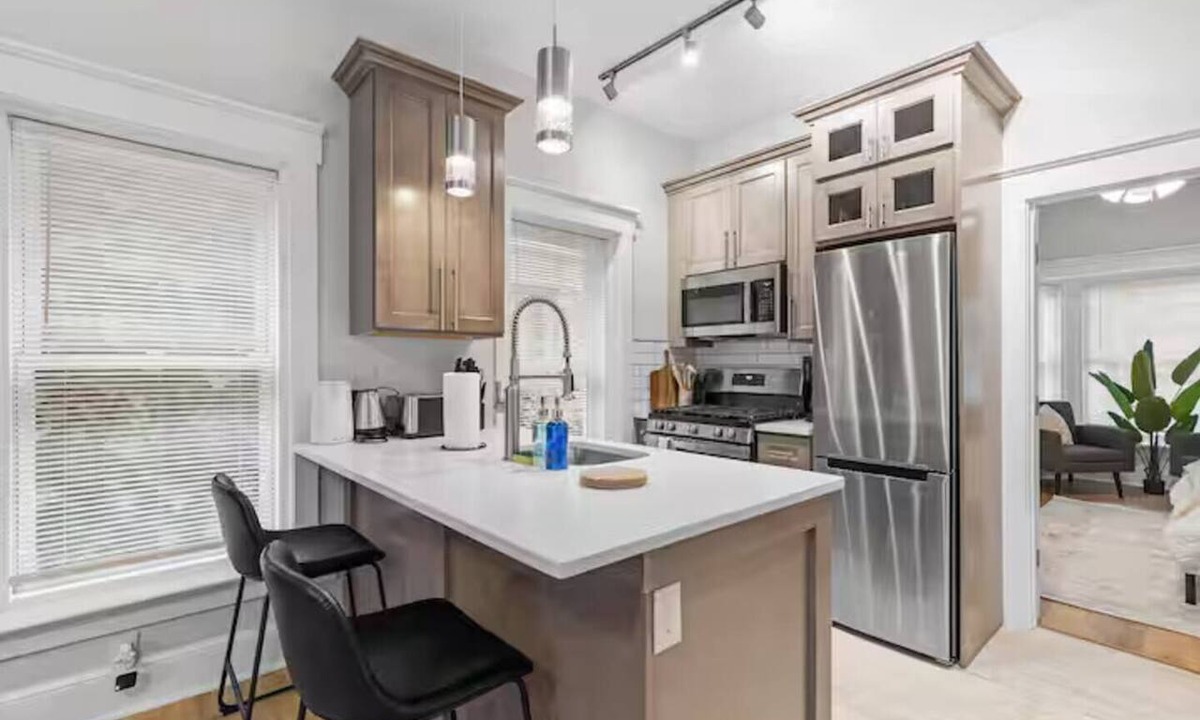 Point Breeze North Apartment | Modern Apt w/Netflix-Close to Dining, Shopping