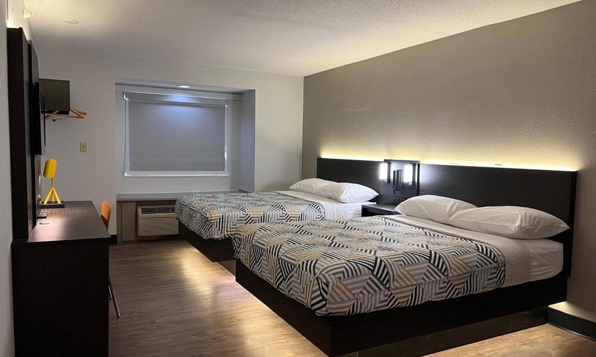 Indianapolis Hotel | Modern, Budget-friendly Stay w/Clean Modern Design Near Indianapolis Zoo