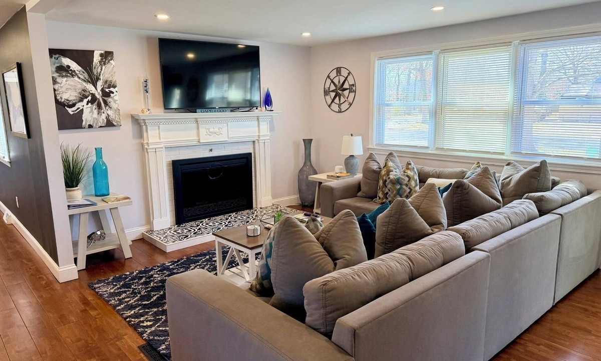 South Yarmouth House | Modern, Dog-Friendly, 4 Bedroom, 2 Bath Home