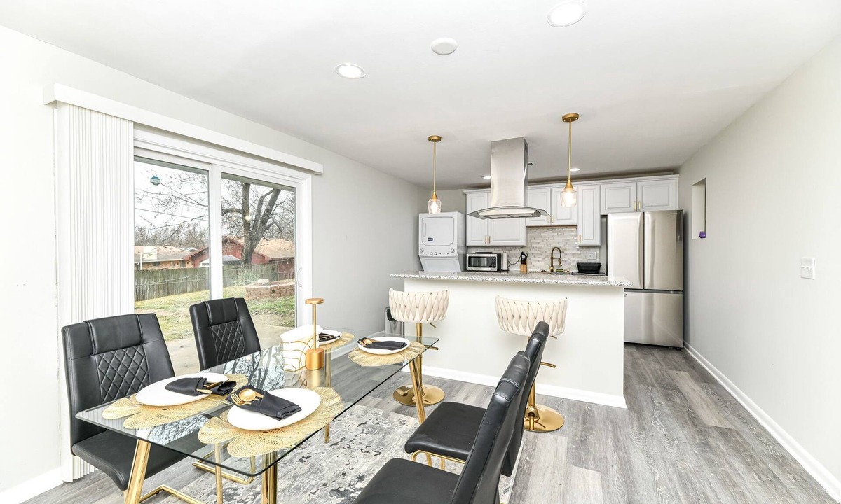Beech Grove House | Modern, Family-Friendly 3 Bedroom House near Downtown Indianapolis