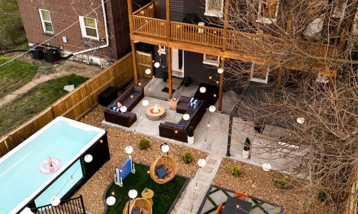 St. Louis House | Modern Family Stay St Louis near Downtown Arch & University Area