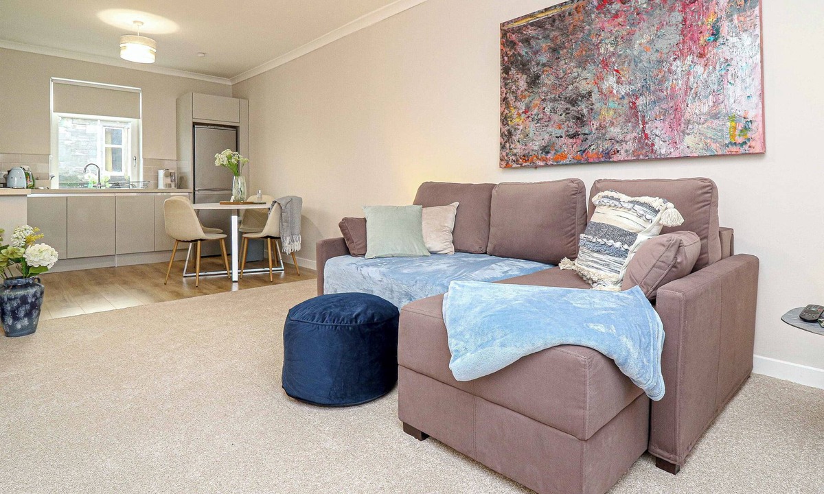 Helensburgh Apartment | Modern Apex Flat/King Bed/3 Guests/Parking/WiFi