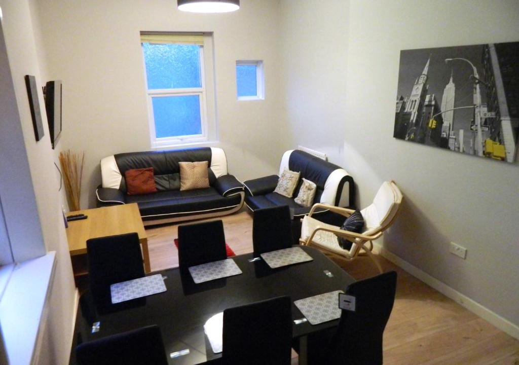 Heaton Apartment | Modern Heaton Apartment
