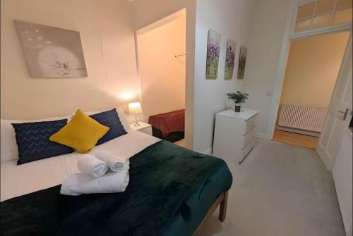 Morningside Apartment | Modern Home Edinburgh Gem 10 mins to Centre