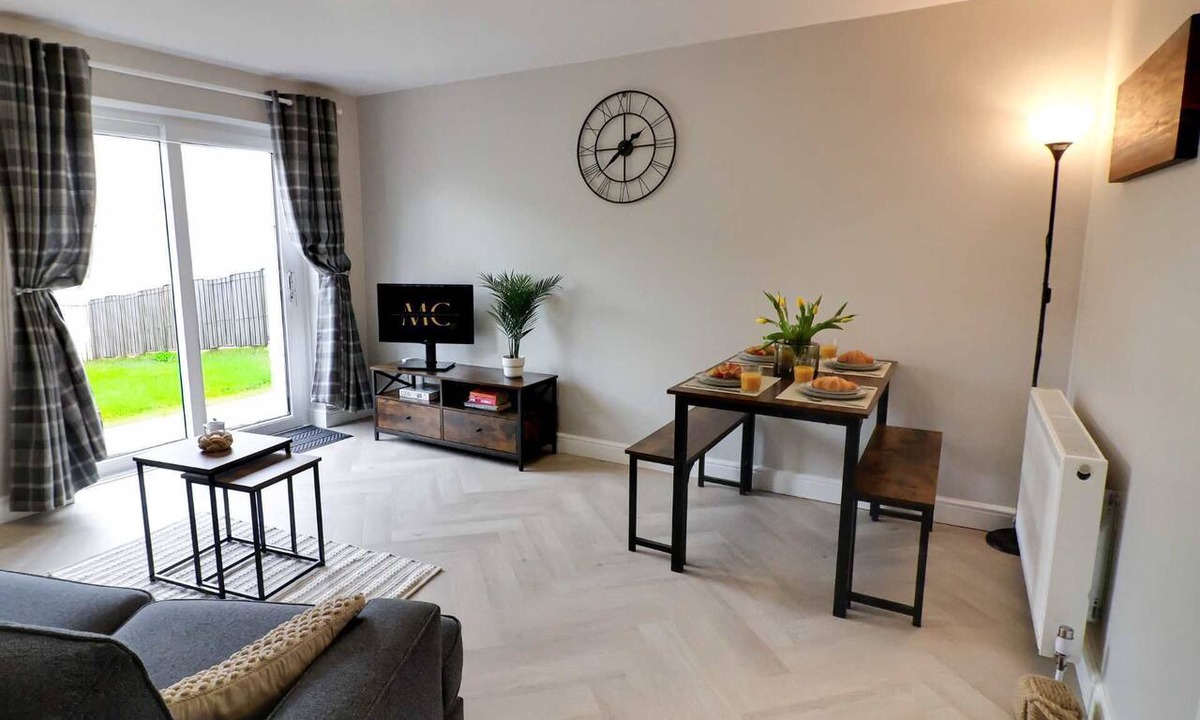 Hartlepool House | Modern House In Hartlepool With Private Parking