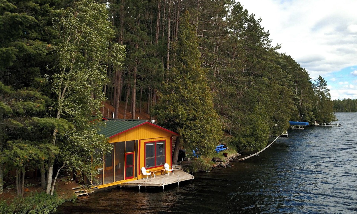 Isabella Cabin | Modern Lakeshore Cabin -on the water's edge, Boating Water Recreation and Sauna.