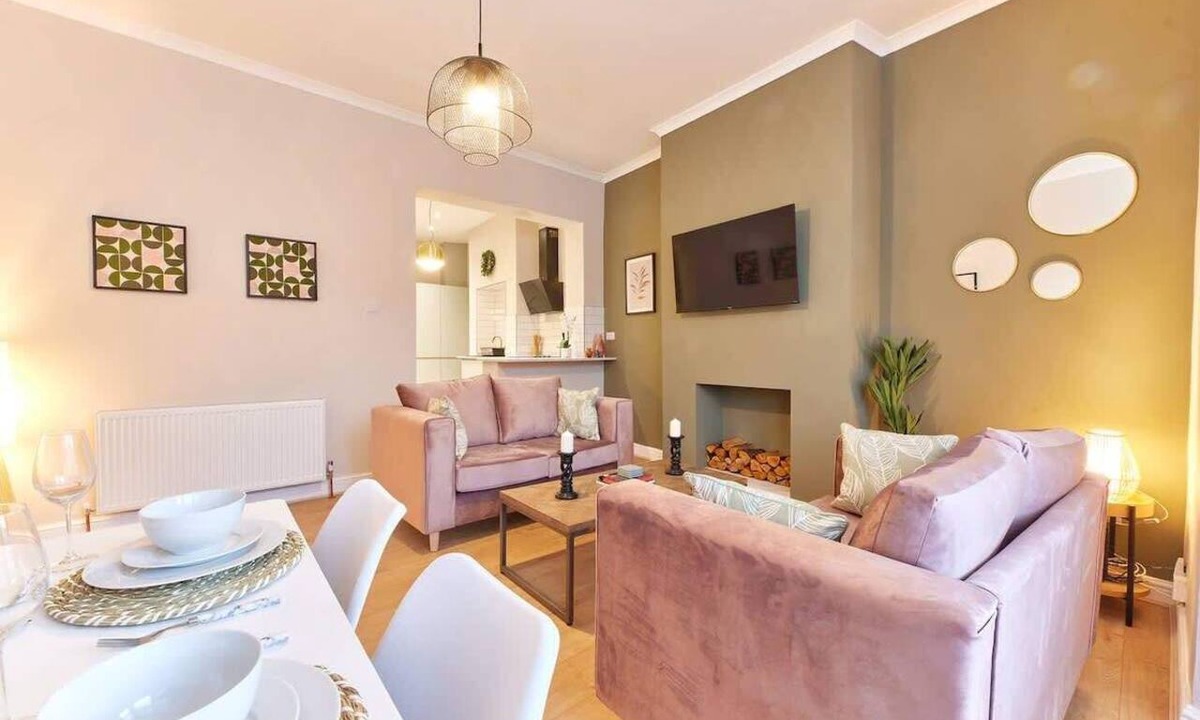Whitley Bay Apartment | Modern Luxury 2-Bedroom Oasis in Heart of Whitley