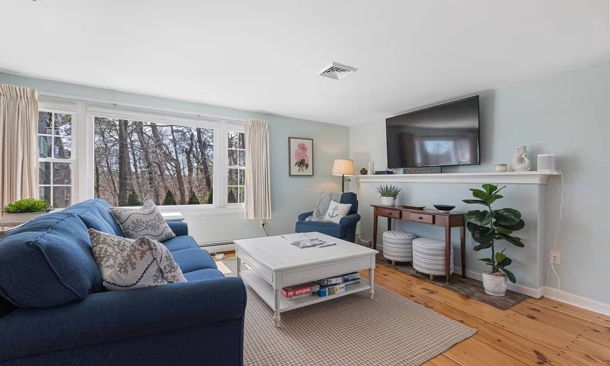 West Chatham Cottage | Modern, Newly Renovated, 3-bed Peach Tree House