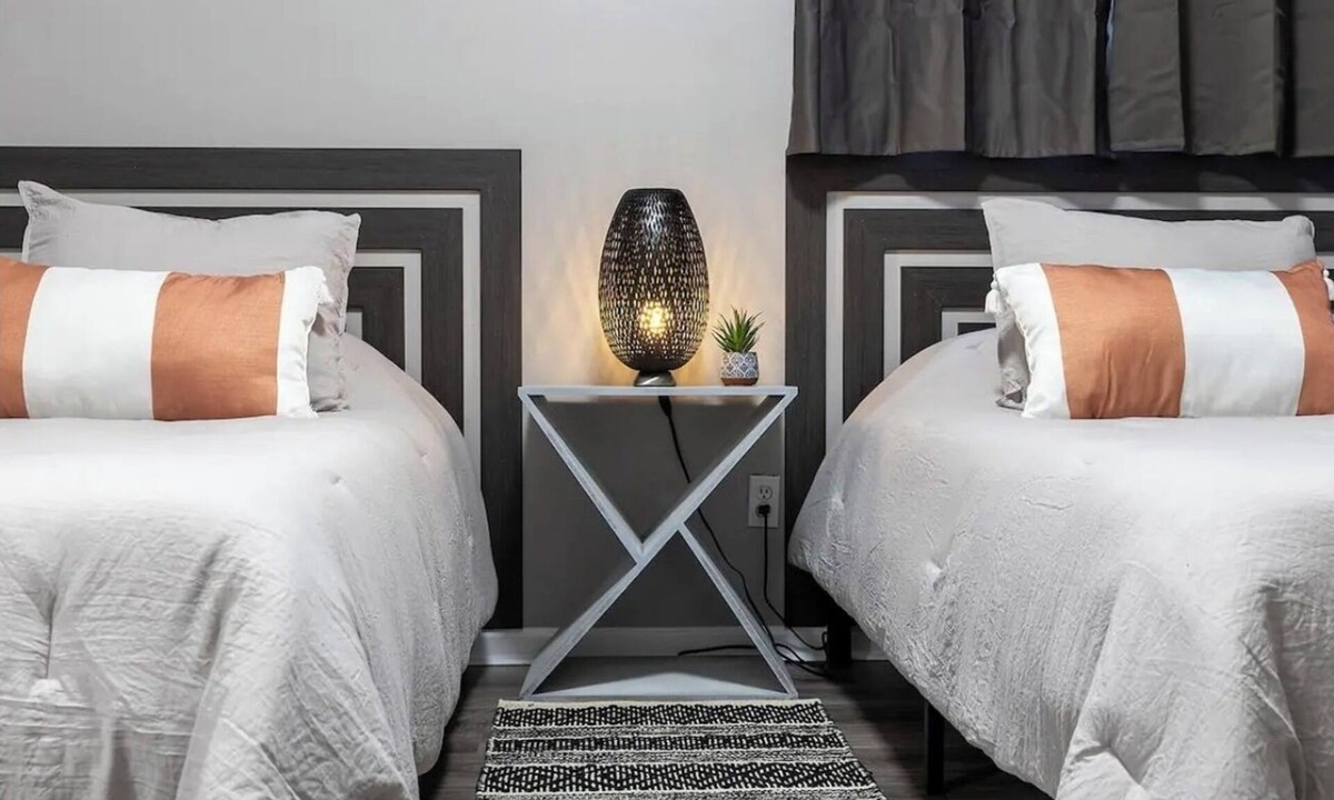 Redford House | Modern Oasis, 20 minutes from Downtown