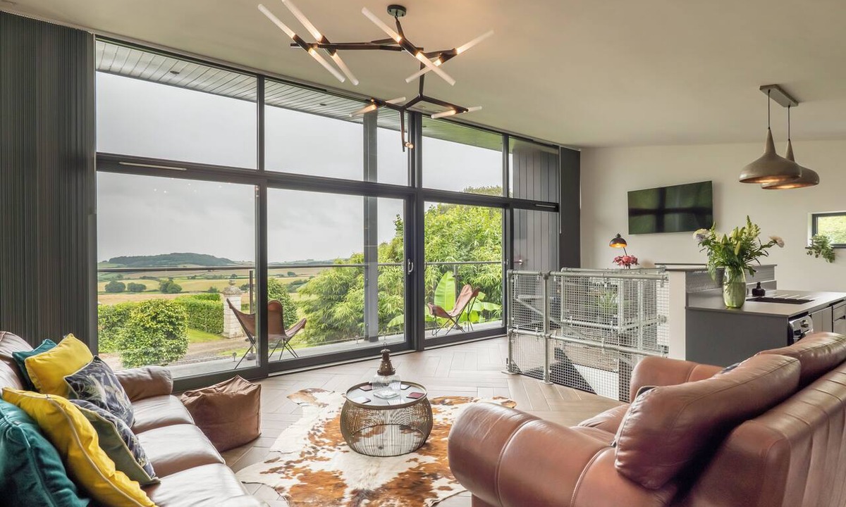 Ebford House | Modern, open plan property outside Exeter, panoramic sea and estuary views.
