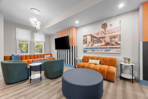 Shadyside House | Modern Palm Springs Retreat with 4 Bedrooms and 4.5 Bathrooms, Central Shadyside townhome