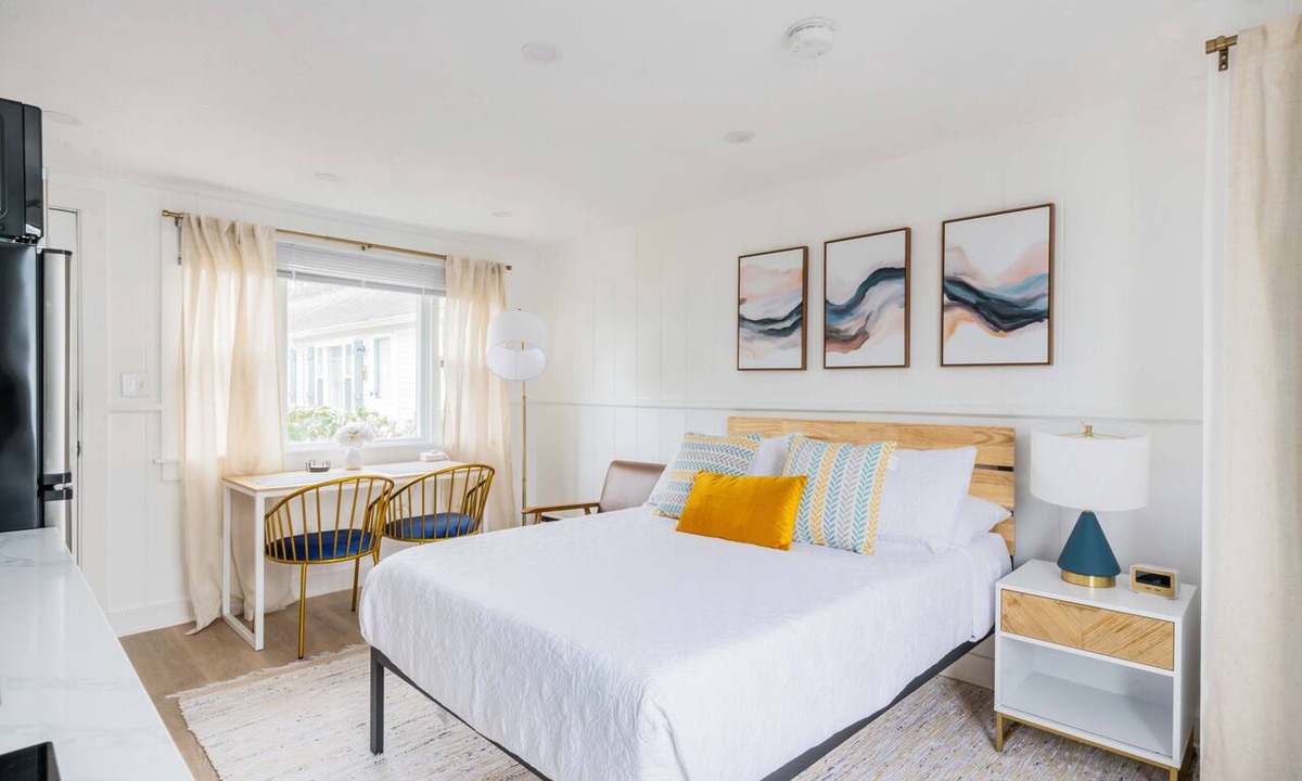 Dennis Port Apartment | Modern & Renovated Studio Condo - Steps to the Beach! - WiFi, Free Parking