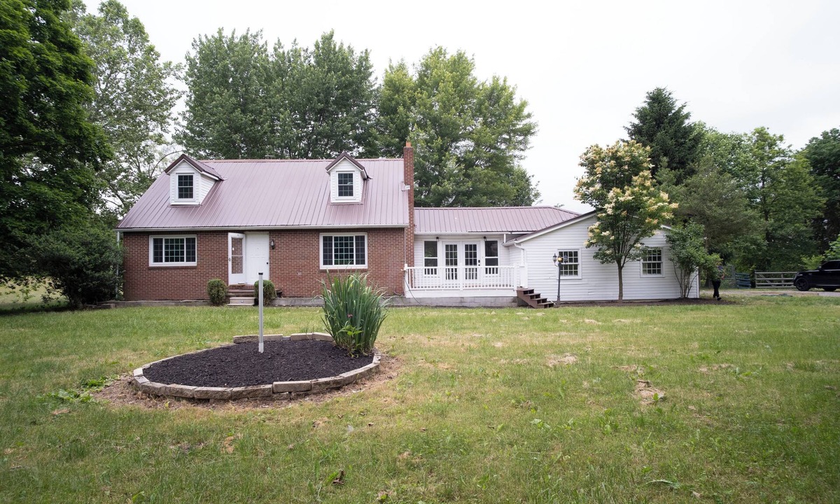 Johnstown House | Modern Retreat on Six Acres - Sleeps 13