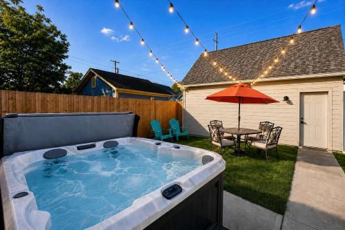 Fall Creek Place House | Modern Retreat with Hot Tub-Near Downtown Indy-Family Friendly