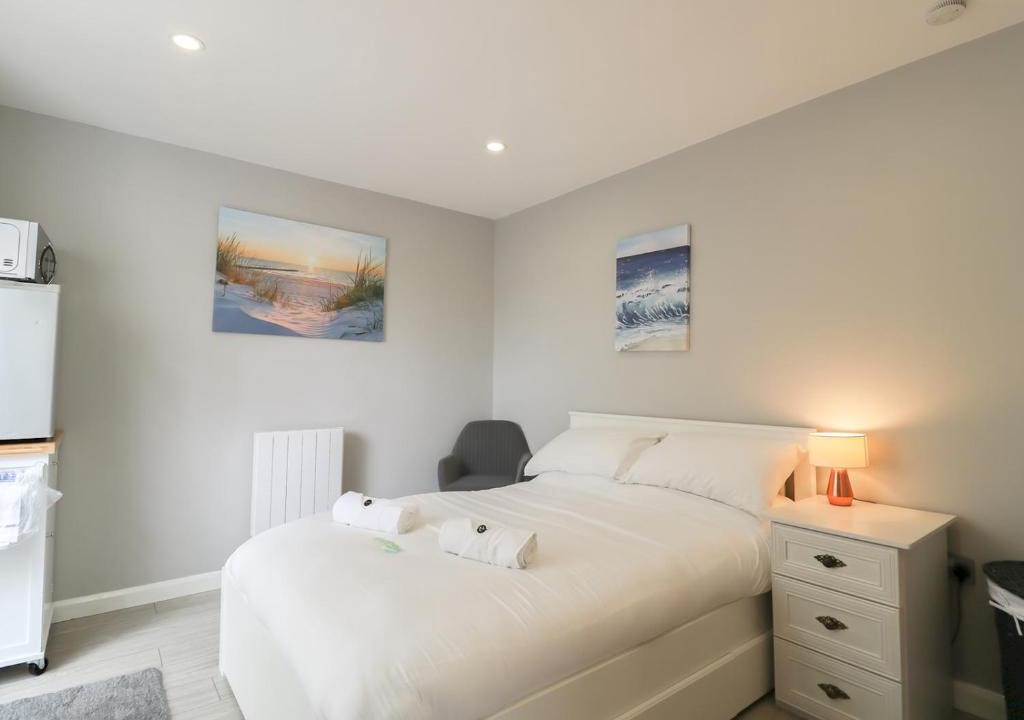 Newcastle-upon-Tyne House | Modern Room with Private Outdoor space - Pass the Keys