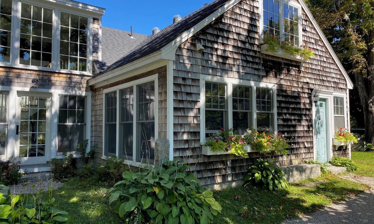 Cape Porpoise House | Modern Shingled Cottage in Kennebunkport