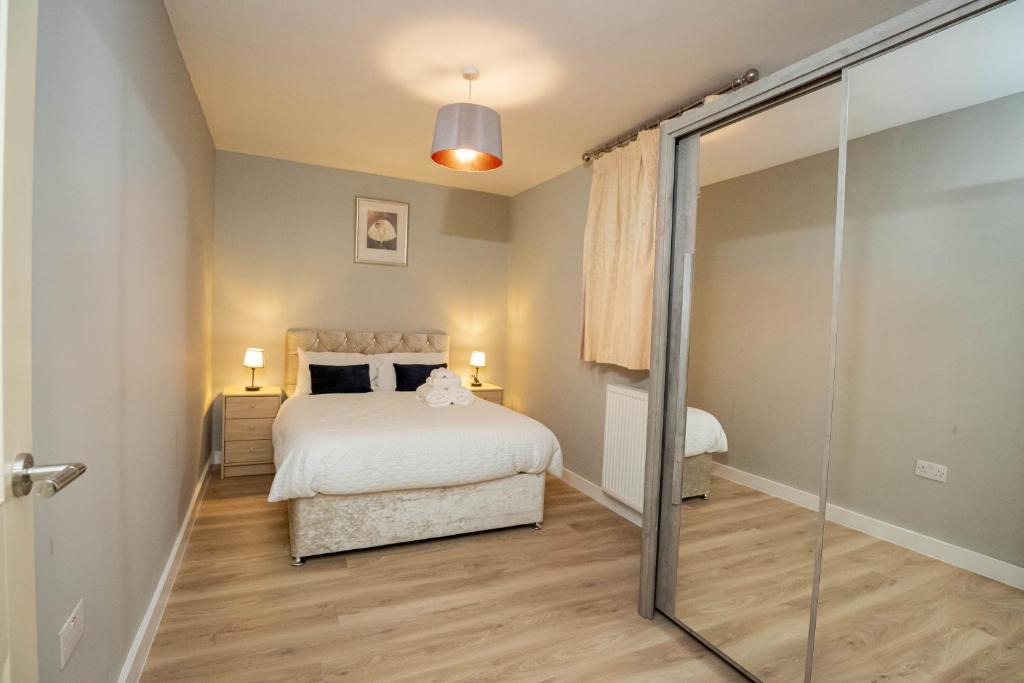 Wolverhampton Apartment | Modern Spacious 2 Bed Apartment Wolverhampton with Free Secure Parking