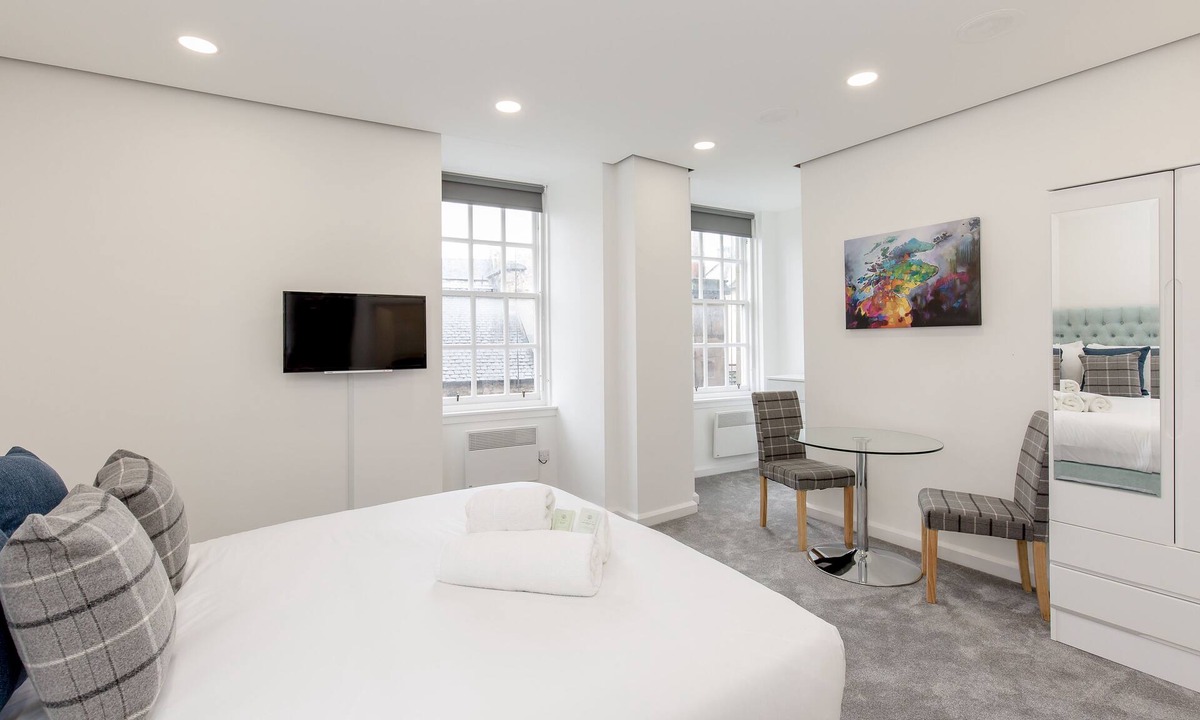 Old Town Apartment | Modern Studio next to Edinburgh Castle