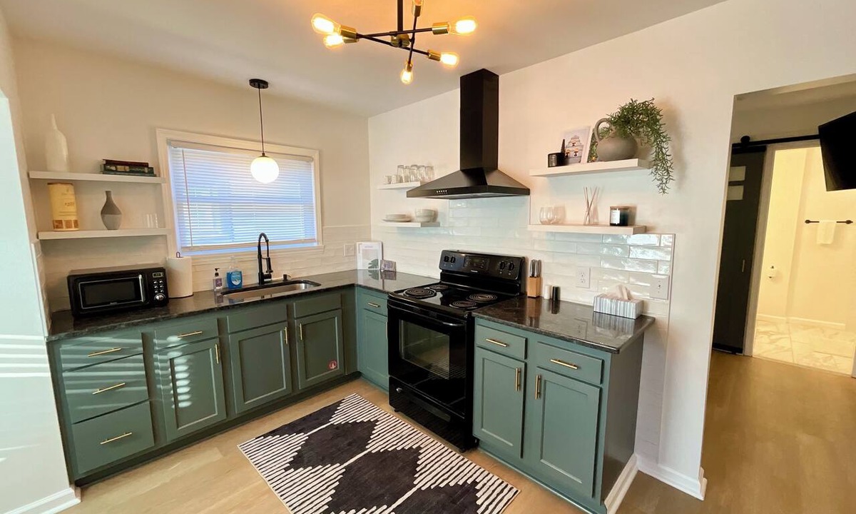 Lexington Apartment | Modern Studio - Stylish Apartment in Downtown Lexington