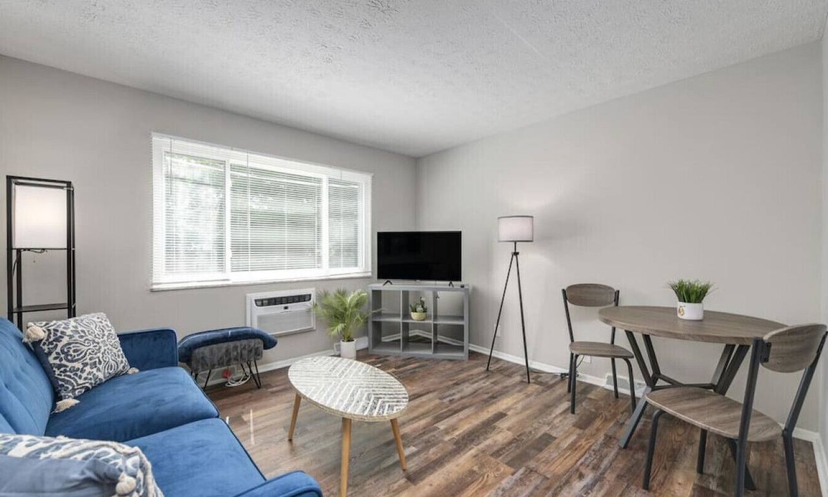 Rocky River Apartment | Modern & Updated First Floor 1BR near HWY/Airport