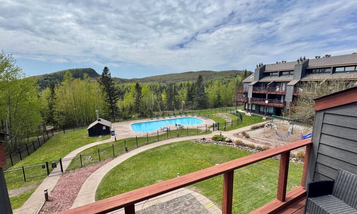 Lutsen Apartment | Moose Mtn Retreat | Ski-In/Ski-Out | Pool & Hot Tub