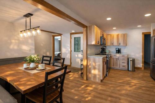 Lac du Flambeau House | Moss Lake Lookout: PET FRIENDLY