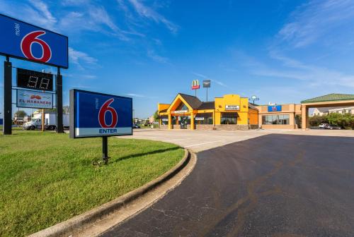 Clarksville Hotel | Motel 6-Clarksville, TN