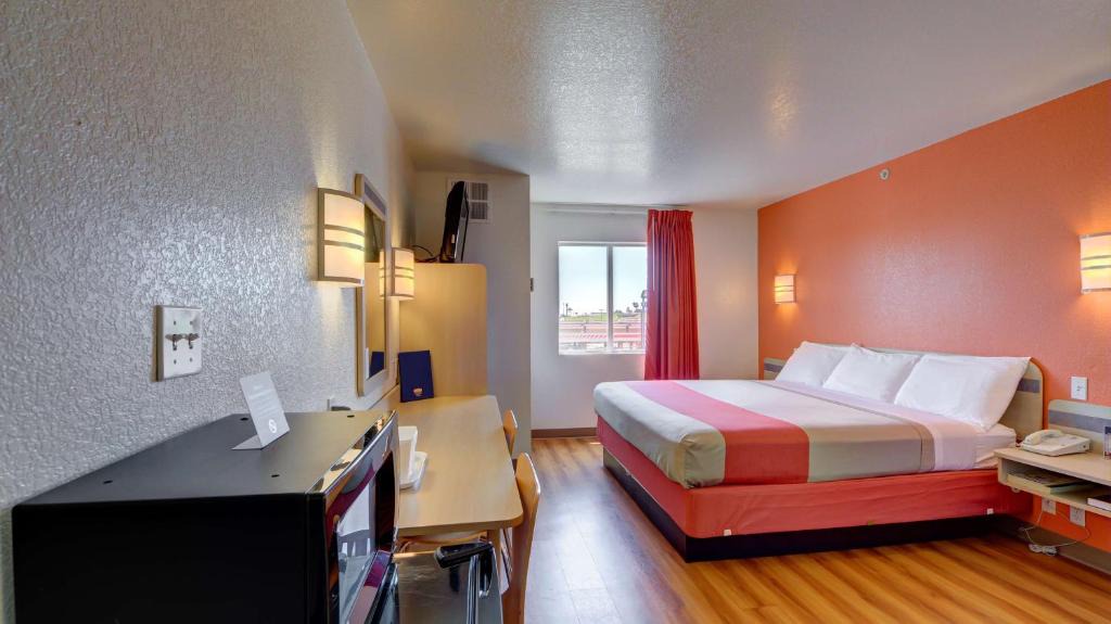 El Reno Hotel | Motel 6-El Reno, OK