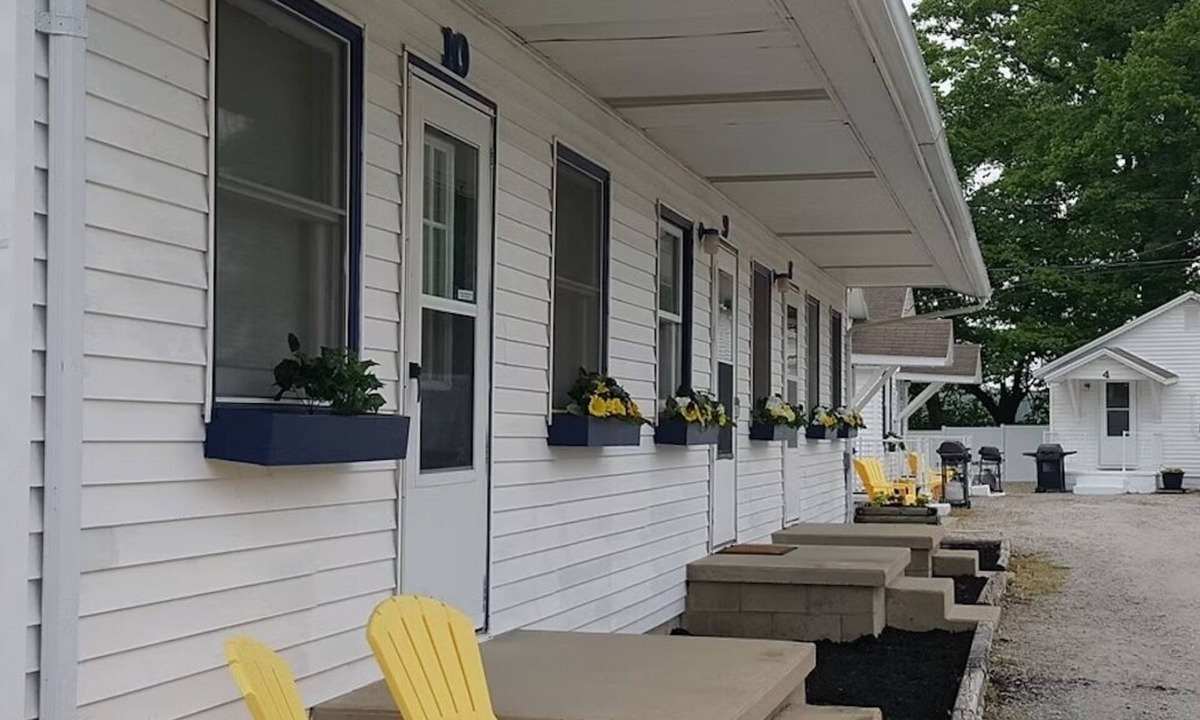 Monticello Resort | Motel 9 at Dockside Lake Resort