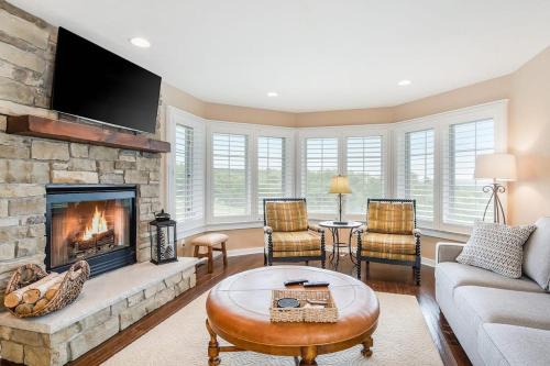 Thompsonville House | Mountain Top 713