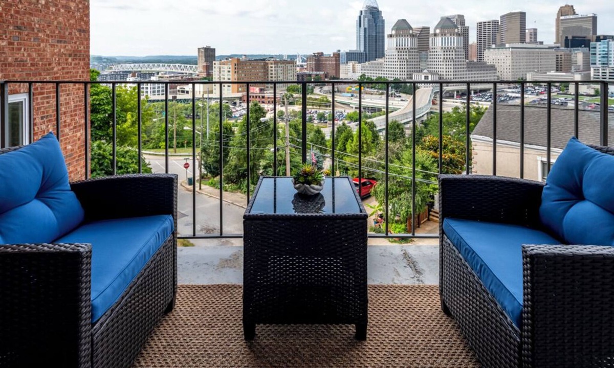Mount Adams Apartment | Mt Adams, Stunning Balcony City View, Free Parking Spot, 3 Lux Beds, Sleeps 7ppl