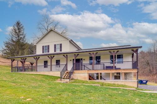 Calvin House | Mtn Views! Peaceful Rural Retreat in Mapleton