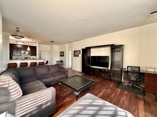 Cole-Noble District Apartment | Multi Unit Downtown Penthouse Suite for 6
