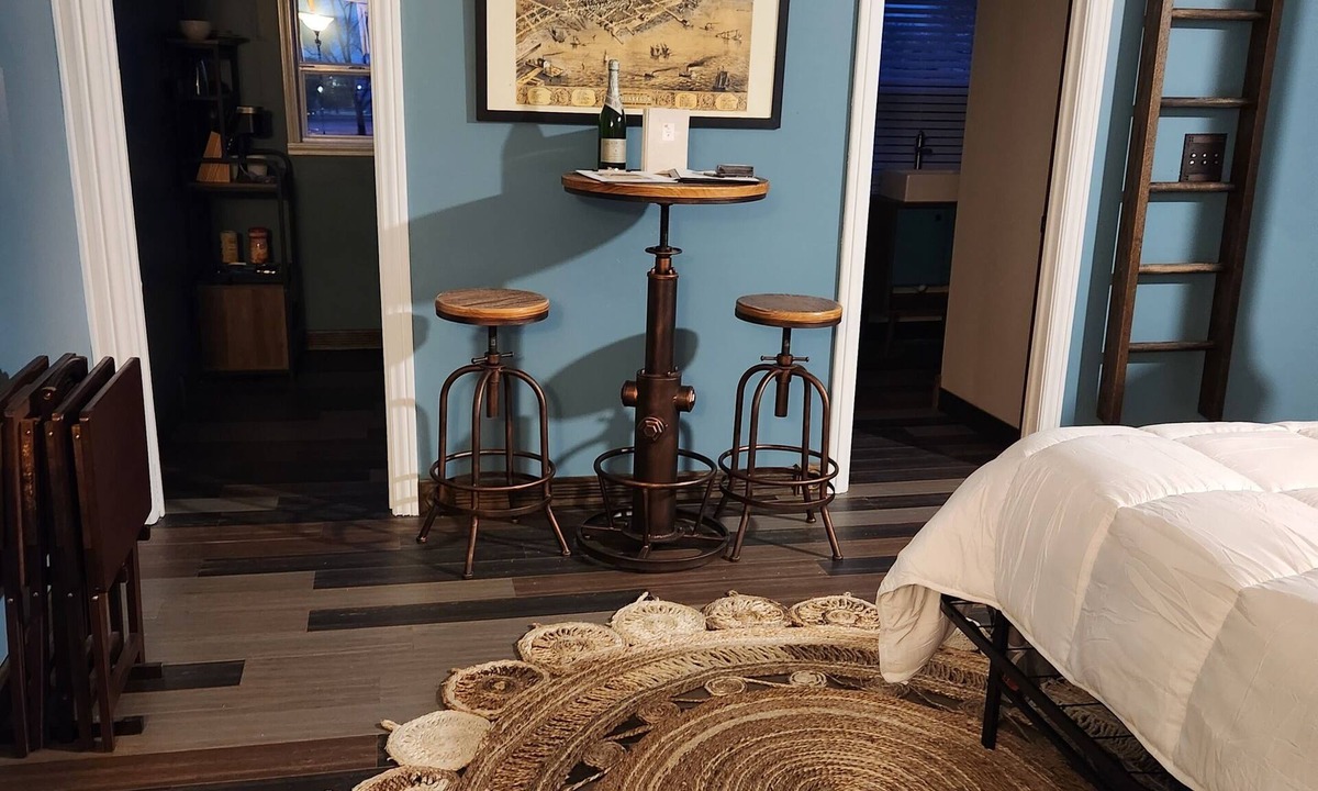 Nims Apartment | Muskegon Lake View Loft studio/kitchenette