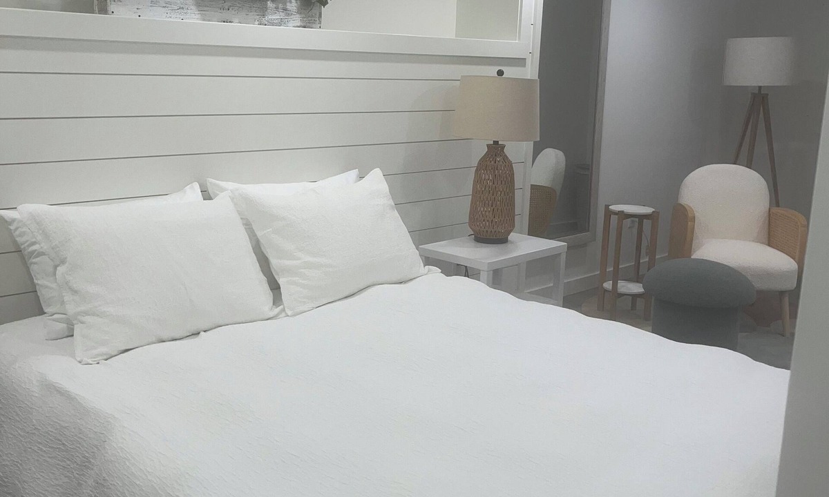 Tisbury Apartment | MV Modern Queen 1BR and Qu. sofa bed private bedroom apartment sleeps 4 to 6